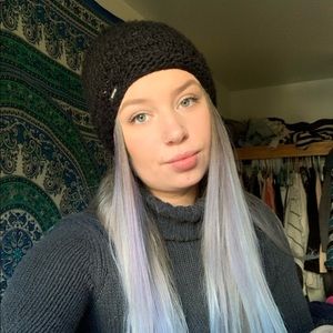 Meet your Posher, Elise